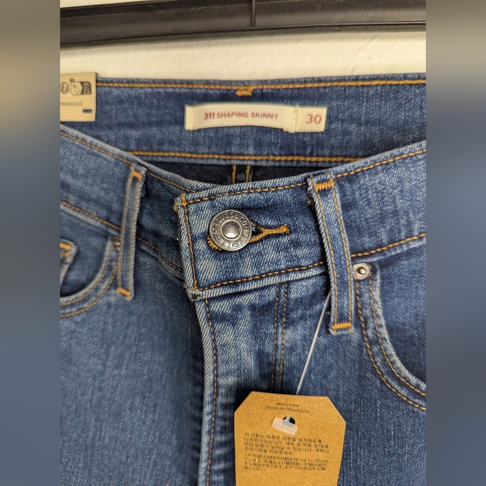 NWT Levi's 311 Shaping Skinny Jeans Women's Size 30x30 - Picture 3 of 7
